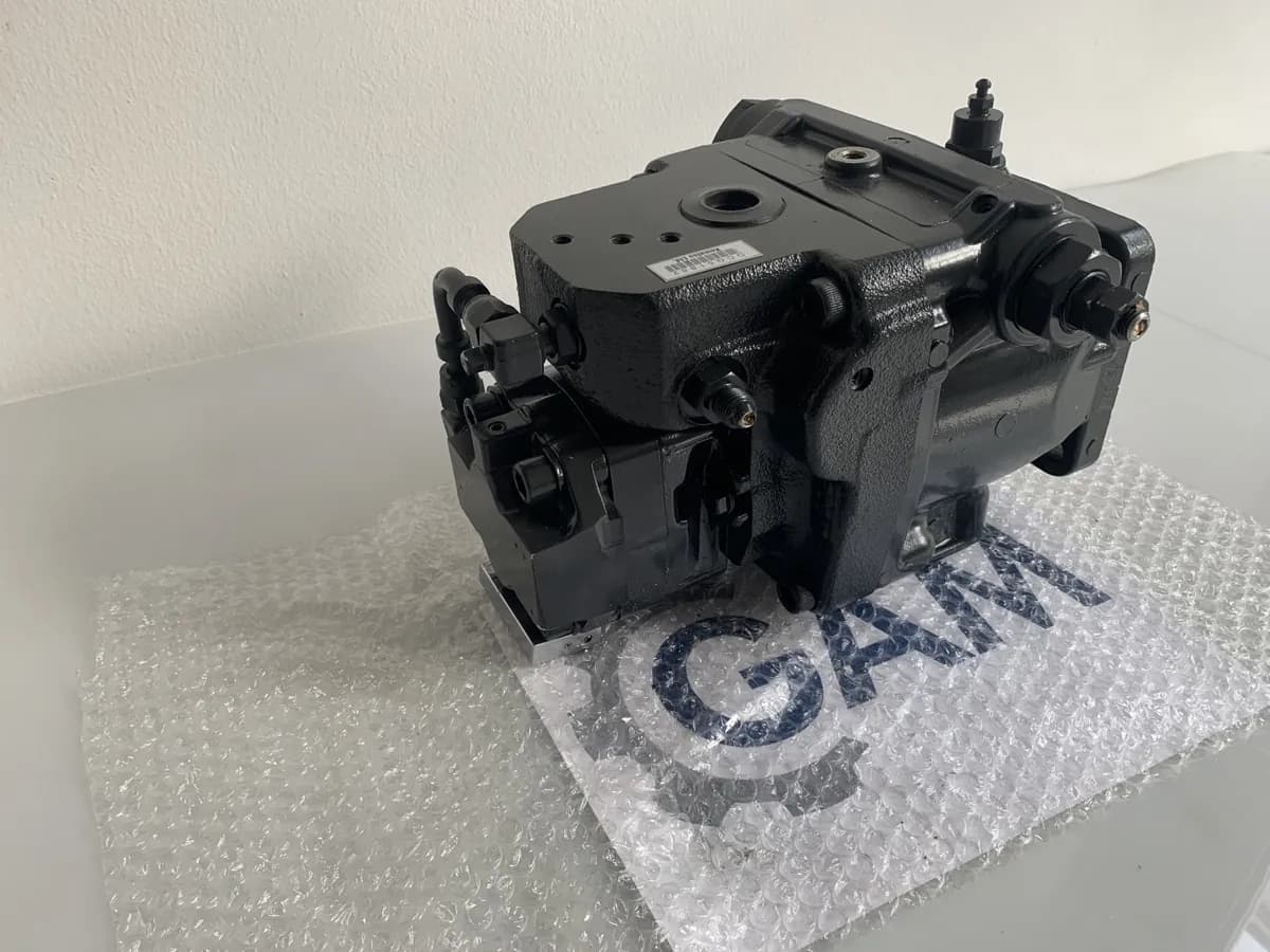Hydraulic pump Komatsu PC35MR-3, view 2