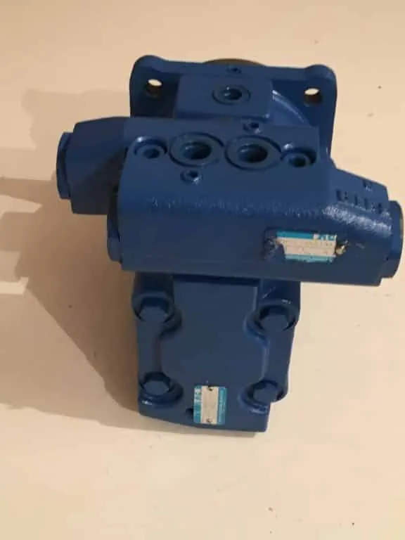 Schwenkmotor Takeuchi TB016, Ansicht 3